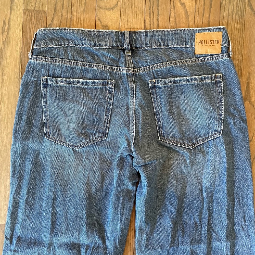 Hollister Women's Low Rise Baggy Jeans, Size 10R, Waist 30 - Picture 4 of 11